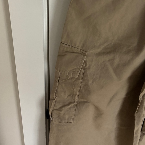 GAP Wide-Leg Cargo Pants in Khaki - Picture 7 of 10